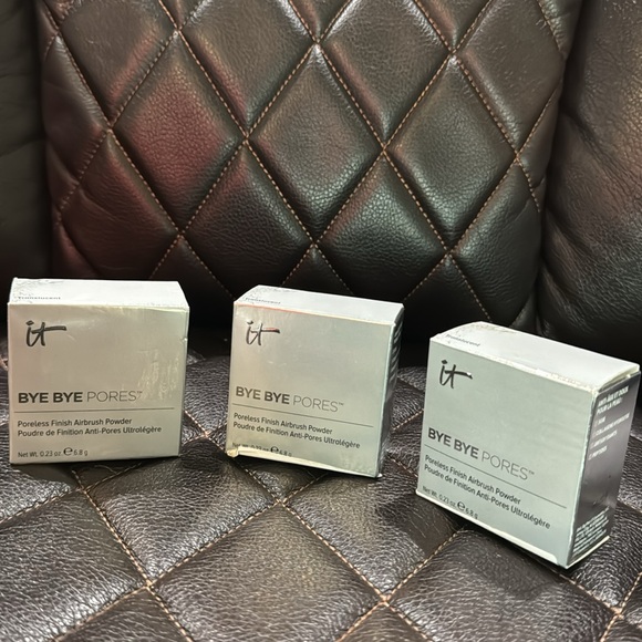 IT Cosmetics Bye Bye Pores – Poreless Finish Loose Setting Powder $32 each - Picture 5 of 6